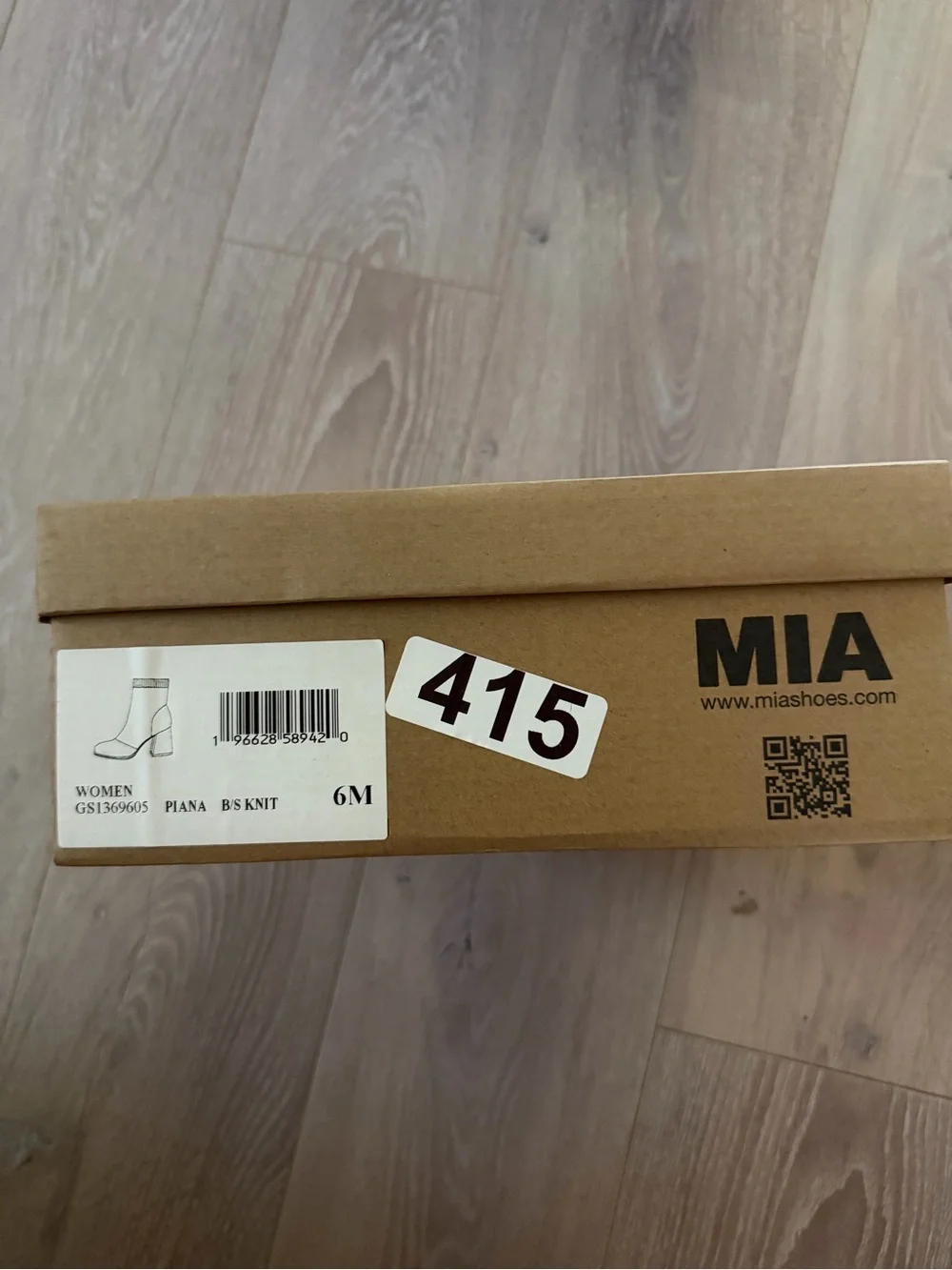 Mia Piana Black Silver Sparkle Block Heel Boot Size 6 Brand New in Box MSRP $70